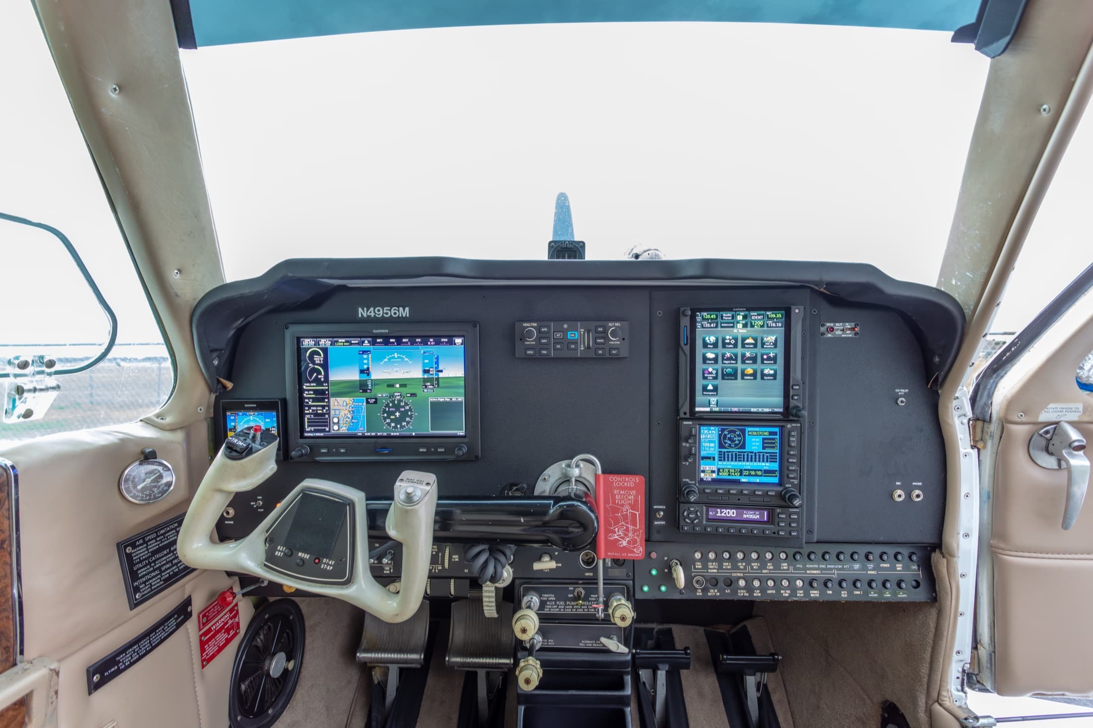 Full Garmin glass panel powered up — G3X Touch, GTN 750Xi, GNS 530W and GFC 500